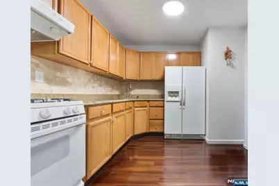 395 College Drive 395 #395, Edison, NJ 08817 - Photo 9