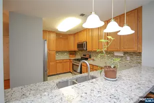 10 Redspire Dr 10, Union Township, NJ 07083 - Photo 3