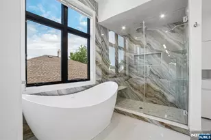 425 Grandview Pl, Fort Lee, NJ 07024 - Photo 23