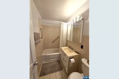 2348 Linwood Avenue 7L #7L, Fort Lee, NJ 07024 - Photo 9