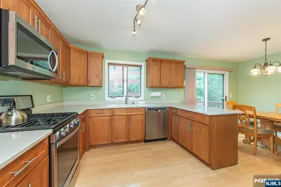 45 Sampson Street 11 #11, Saddle Brook Township, NJ 07663 - Photo 5