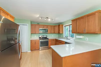 45 Sampson Street 11 #11, Saddle Brook Township, NJ 07663 - Photo 7