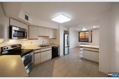 1265 15th Street 14C #14C, Fort Lee, NJ 07024 - Photo 9