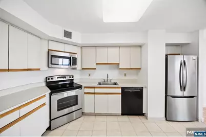 1265 15th Street 14C #14C, Fort Lee, NJ 07024 - Photo 11