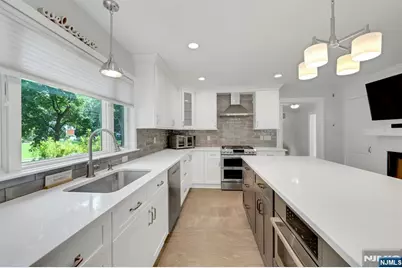 27 Stone Fence Road, Allendale, NJ 07401 - Photo 5