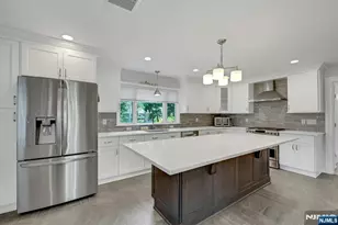27 Stone Fence Rd, Allendale, NJ 07401 - Photo 3
