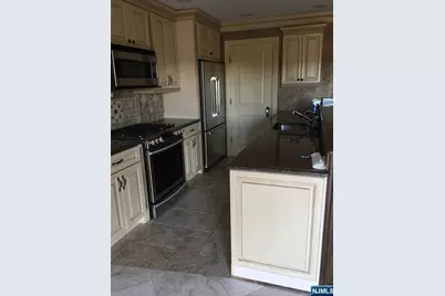825 Riverside Avenue 16 #16, Lyndhurst Township, NJ 07071 - Photo 9