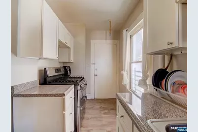 39 Hillman Street, Paterson, NJ 07522 - Photo 13