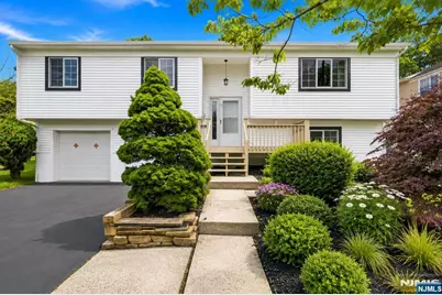 17 Lunn Avenue, Bergenfield, NJ 07621 - Photo 3