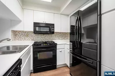308 Franklin Court, Edgewater, NJ 07020 - Photo 11