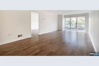308 Franklin Court, Edgewater, NJ 07020 - Photo 3
