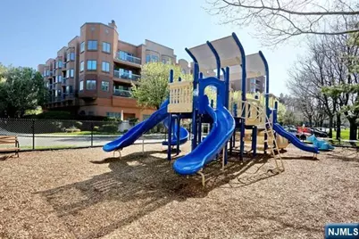 308 Franklin Court, Edgewater, NJ 07020 - Photo 23
