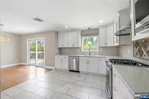 377 Chelsea St, Paramus, NJ 07652 - Photo 7