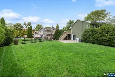 377 Chelsea Street, Paramus, NJ 07652 - Photo 29