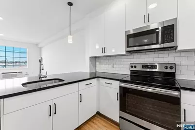 520 Cliff Street 202 #202, Fairview, NJ 07022 - Photo 3