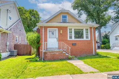 824 Linden Avenue, Ridgefield, NJ 07657 - Photo 1