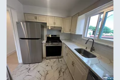 219 Cliff Street 2 #2, Cliffside Park, NJ 07010 - Photo 5