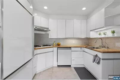 251 Brookmere Court, Ridgewood, NJ 07450 - Photo 7