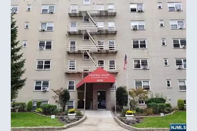 2205 N Central Road 5B #5B, Fort Lee, NJ 07024 - Photo 1
