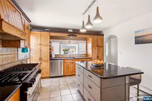 640 New York Ave, Lyndhurst Township, NJ 07071 - Photo 5