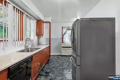 121 Schofield, Newark, NJ 07106 - Photo 9