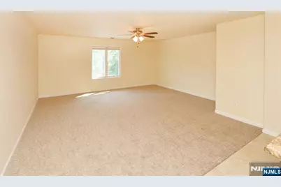 195 N Washington Avenue D #D, Bergenfield, NJ 07621 - Photo 9