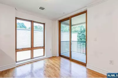 17 Meadow Road 310 #310, Rutherford, NJ 07070 - Photo 5