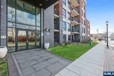 17 Meadow Road 310 #310, Rutherford, NJ 07070 - Photo 19