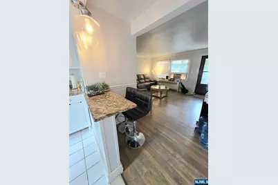 2209D Center Avenue D #D, Fort Lee, NJ 07024 - Photo 7