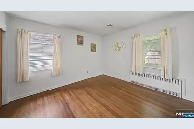 27 Oswego Avenue, Oakland, NJ 07436 - Photo 13