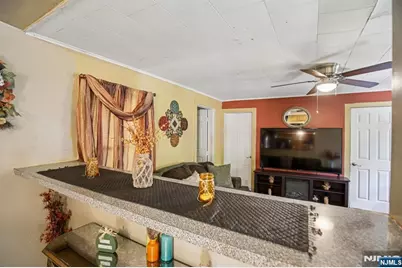 369 Queens Court, Ridgewood, NJ 07450 - Photo 9