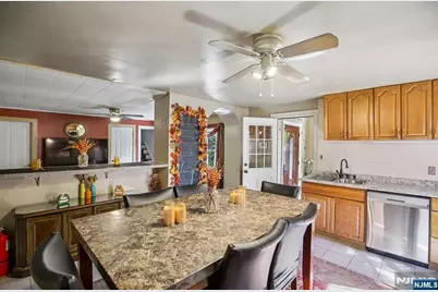 369 Queens Court, Ridgewood, NJ 07450 - Photo 3