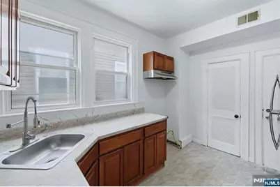 250 Elmwood Avenue, East Orange, NJ 07018 - Photo 15