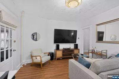 7 Laurel Place, East Rutherford, NJ 07073 - Photo 5
