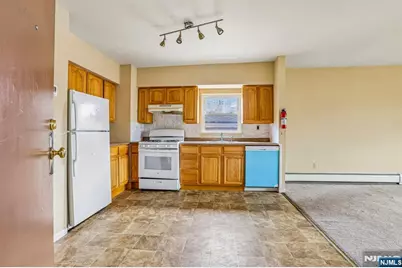 245 Warren Avenue, Fort Lee, NJ 07024 - Photo 11