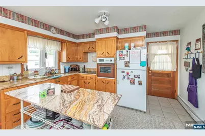 48 Whittaker Avenue 2 #2, Woodland Park, NJ 07424 - Photo 3