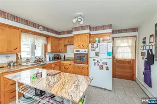 48 Whittaker Ave 2, Woodland Park, NJ 07424 - Photo 3