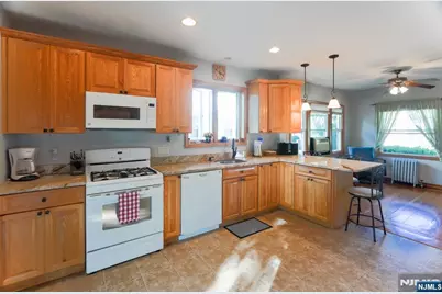 200 Elm Avenue, Teaneck Township, NJ 07666 - Photo 9