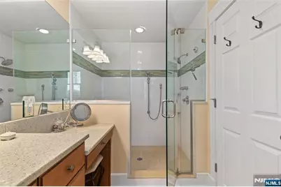 252 Springfield Avenue, Hasbrouck Heights, NJ 07604 - Photo 21