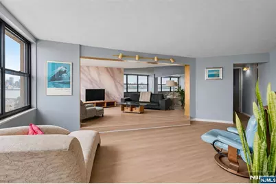 7004 Boulevard E 10E #10E, Guttenberg, NJ 07093 - Photo 11