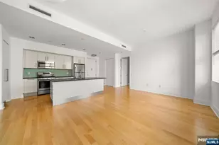4 Beacon Way 1804, Jersey City, NJ 07304 - Photo 7