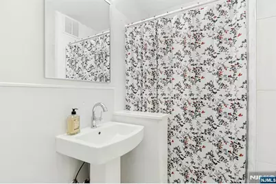2000 Linwood Avenue 16V #16V, Fort Lee, NJ 07024 - Photo 17