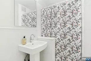 2000 Linwood Ave 16V, Fort Lee, NJ 07024 - Photo 17