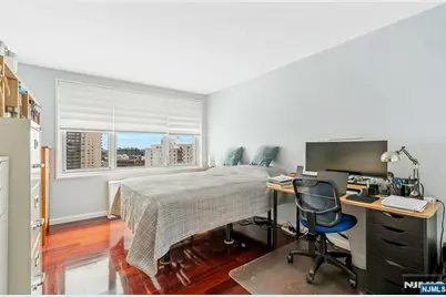 2000 Linwood Avenue 16V #16V, Fort Lee, NJ 07024 - Photo 21
