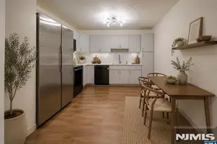 240 Village Circle Dr 1131, Fort Lee, NJ 07024 - Photo 33
