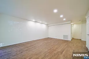 240 Village Circle Dr 1131, Fort Lee, NJ 07024 - Photo 9