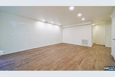 240 Village Circle Drive 1131 #1131, Fort Lee, NJ 07024 - Photo 7