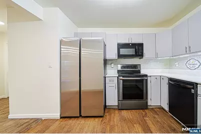 240 Village Circle Drive 1131 #1131, Fort Lee, NJ 07024 - Photo 13