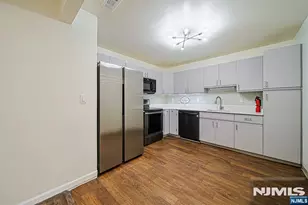 240 Village Circle Dr 1131, Fort Lee, NJ 07024 - Photo 11