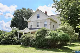 142 Wyckoff Ave, Waldwick, NJ 07463 - Photo 3